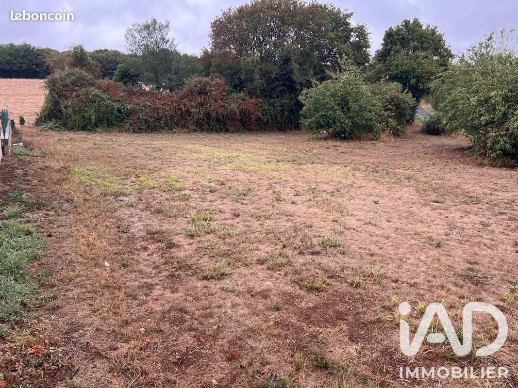 Terrain 1035 m² · à Mairé-Levescault · 1 035 m² · 22 500 €