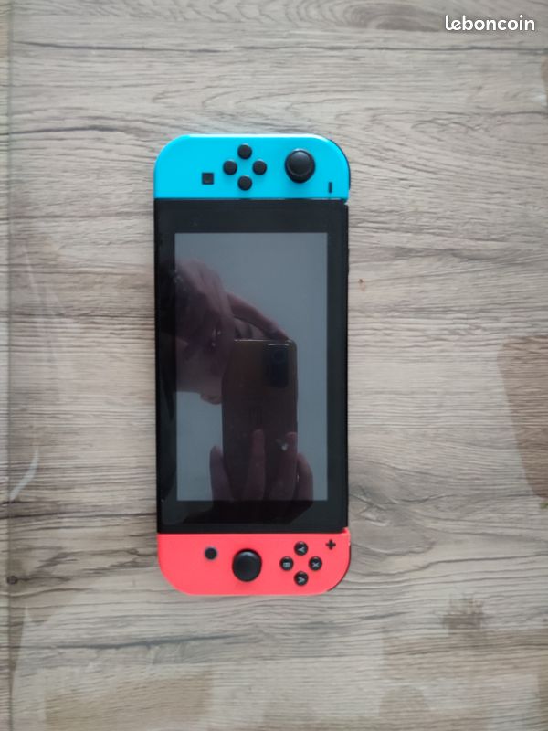 Nintendo Switch (Joy-Con rouge & bleu) + Minecraft + SSD 120 Go – Très bon état (sans chargeur) (image 6)