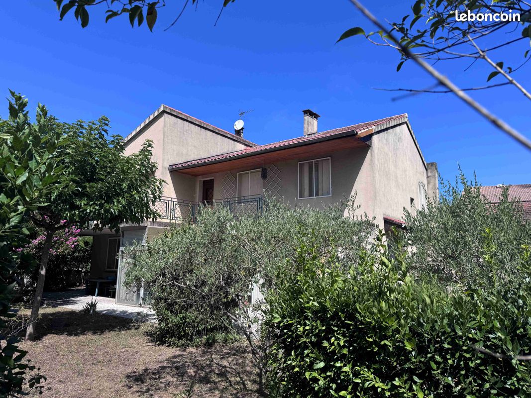 Maison 8 pièces 200 m² · à Orange · 200 m² · 290 000 €