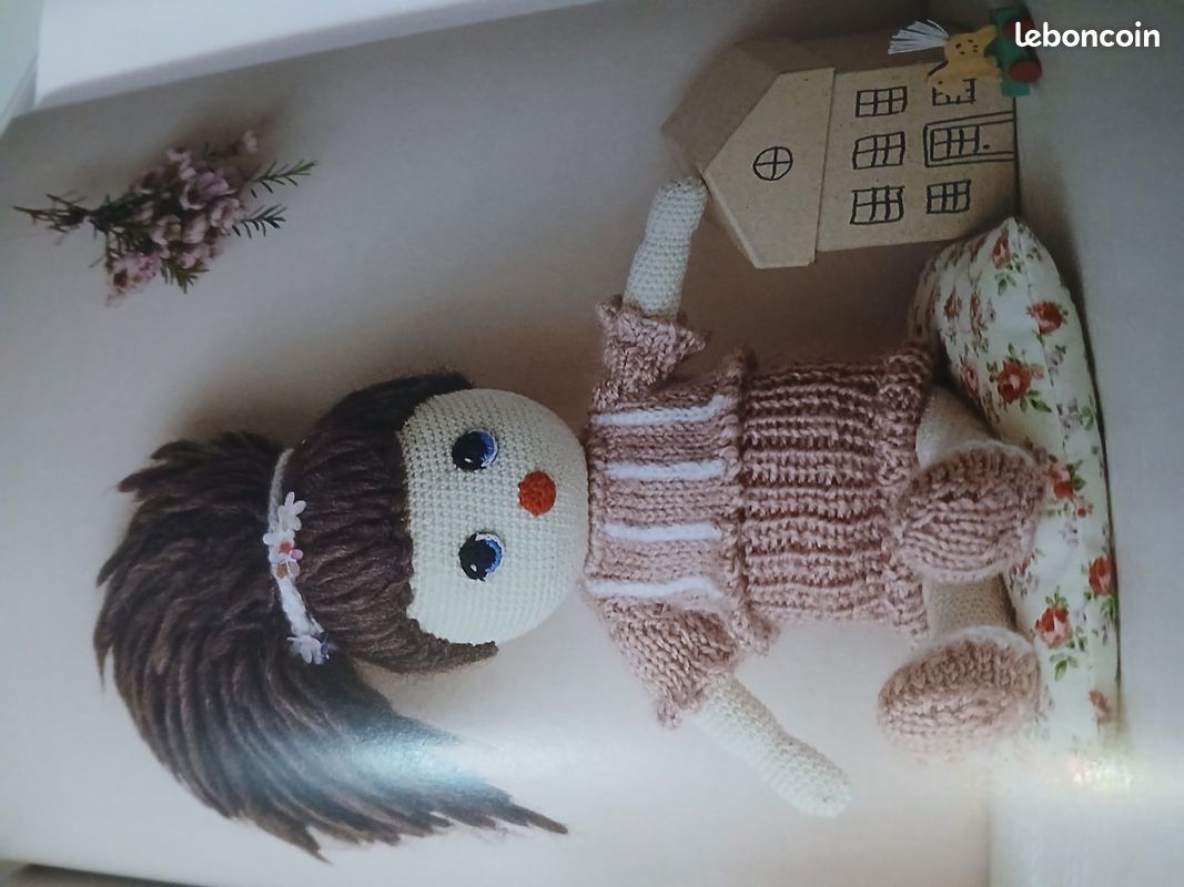 Livre crochet et couture "poupée Cerise et ses 12 panoplies"Neuf (image 9)