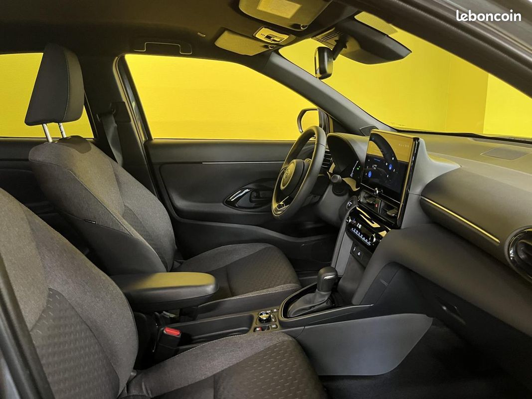 TOYOTA YARIS CROSS Hybrid 130h - BV CVT AWD-i 4X4 Design pack cargo (image 30)
