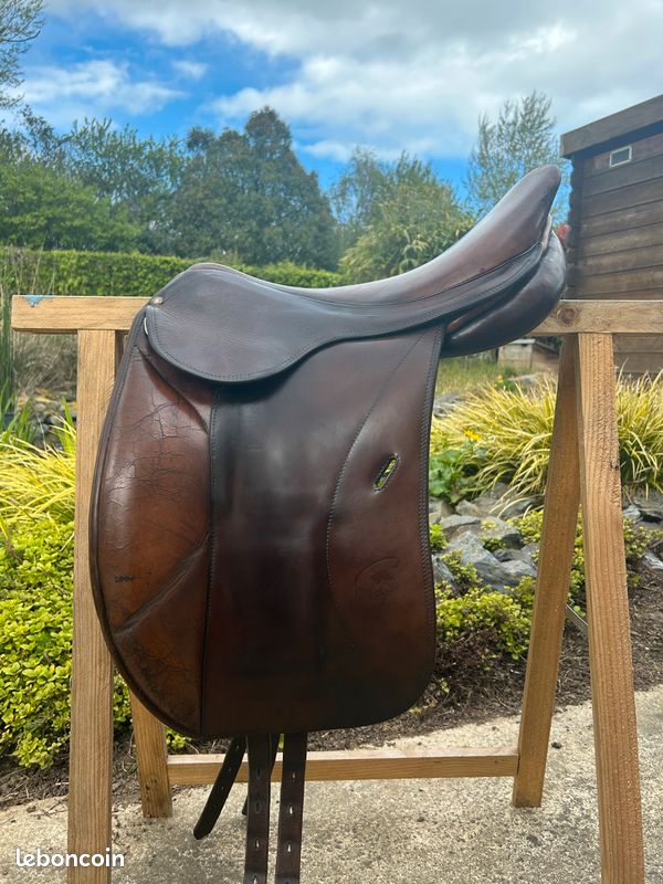 Selle De Dressage Neuve En Cuir - Arbre En Bois - Taille 20 Pouces - Fabriquée En Inde