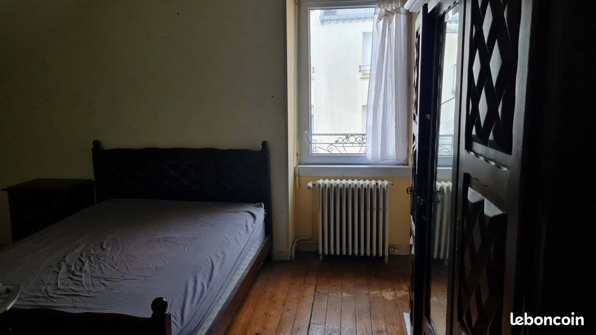 Ensemble de chambre à coucher trois pièces en bois massif (image 1)