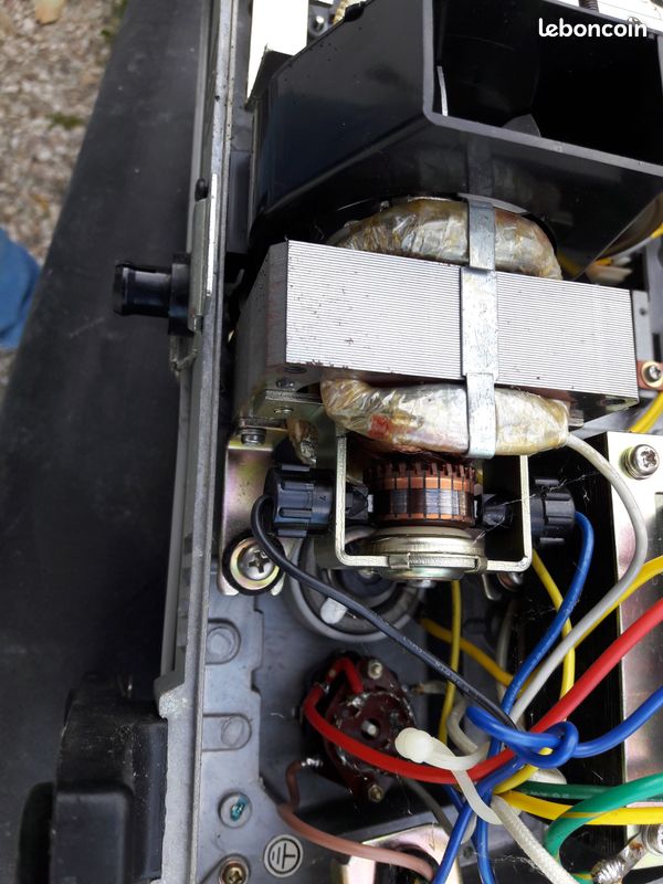 Vieux Projecteur De Diapos Raynox DU 707TCH 1200 – En Bon état, Avec Ampoule HS (pour Pièces Ou Réparation)