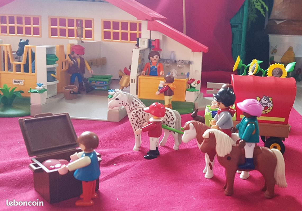 Centre équestre Playmobil avec beaucoup de chevaux - Jeux & Jouets