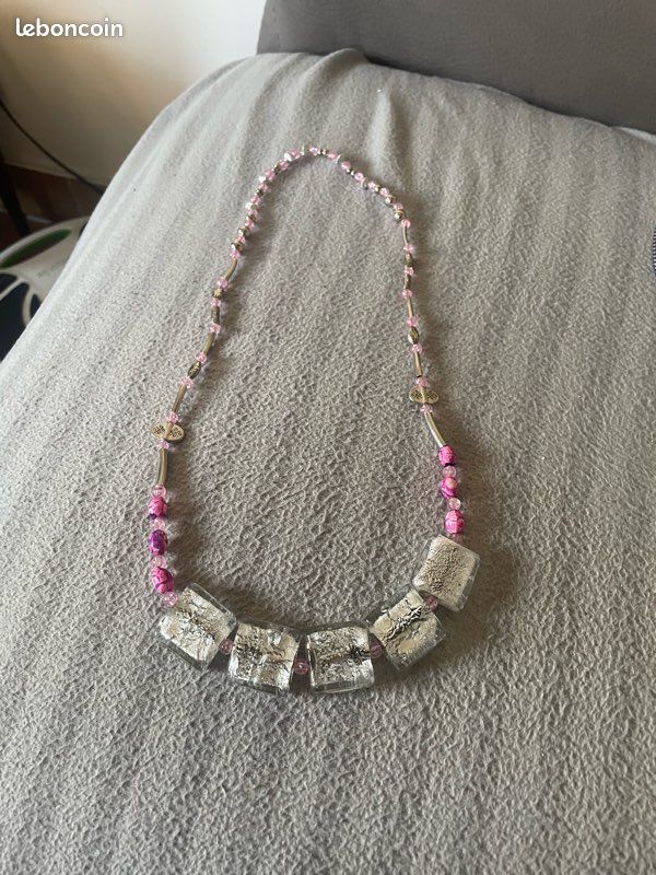 Très beau collier en perles de verre (image 2)