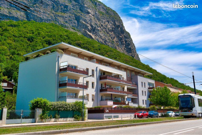 Parking 3 pièces 73 m² · à Saint-Martin-le-Vinoux · 72,7 m² · 236 000 €