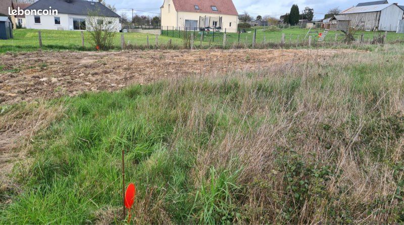 Terrain constructible 2280m2 · à Écommoy · 45 000 €