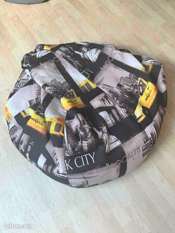 Pouf NewYork en parfait état (image 1)
