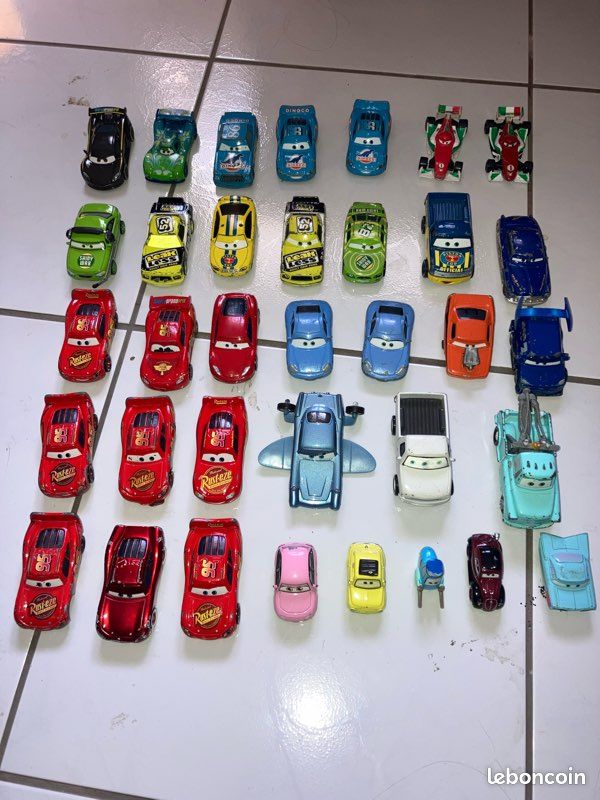 KQOZG Lot de 12 Petites Voitures Enfants à Rétrofriction - Mini Véhicules Jouets Robustes, Idéal Cadeau Garçons & Filles dès 3 4 5 6 7 8 Ans