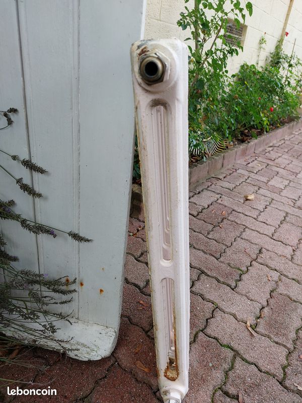 Petit RADIATEUR en fonte (image 2)