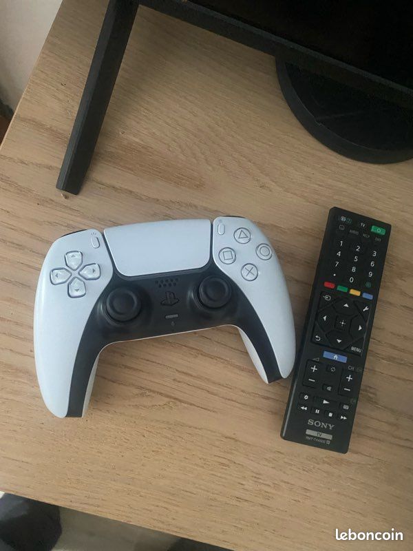 PS5 Digital + Manette + Casque (image 5)