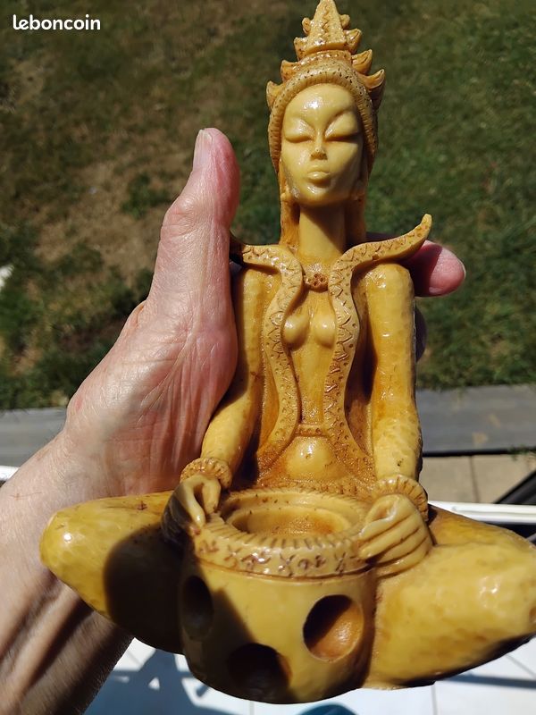 Statuette indonésienne en résine hauteur 19 cms (image 1)
