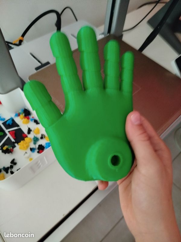 Main verte poppy Playtime (image 1)