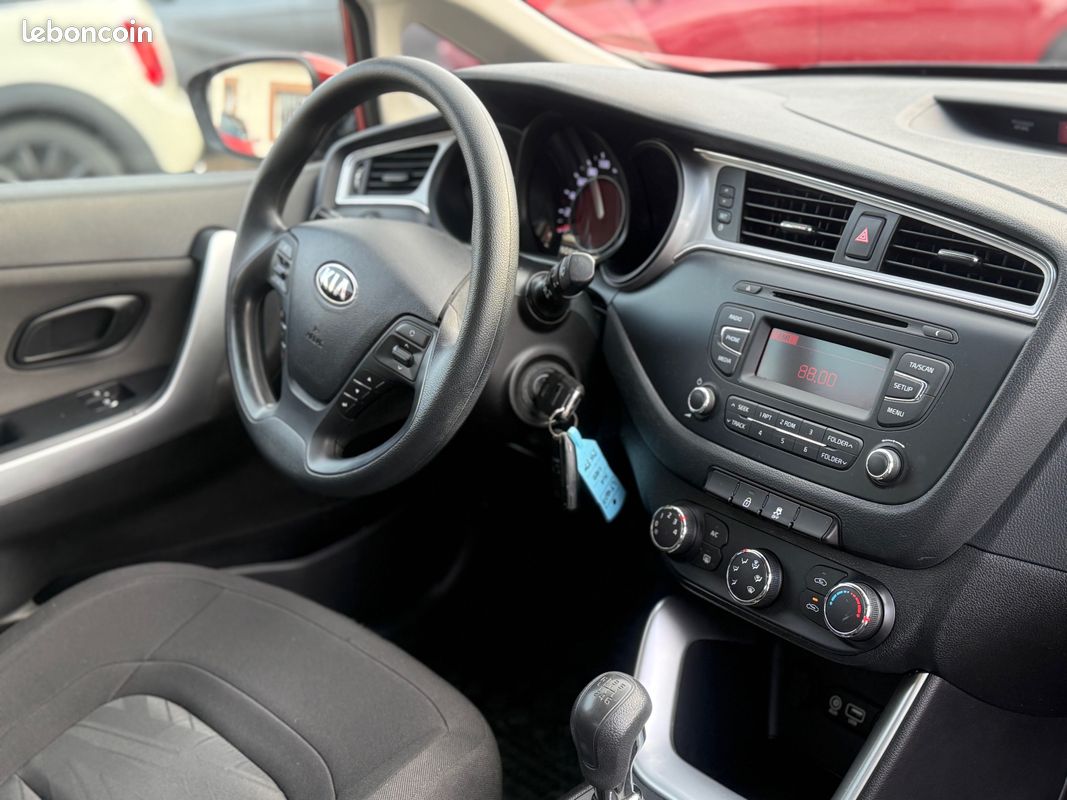 KIA CEE'D 1.4 100 ch Motion * Propre et Entretenue (image 7)