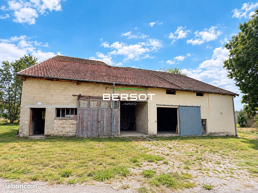 Maison 5 pièces 722 m² · à Valdahon · 722 m² · 66 000 €
