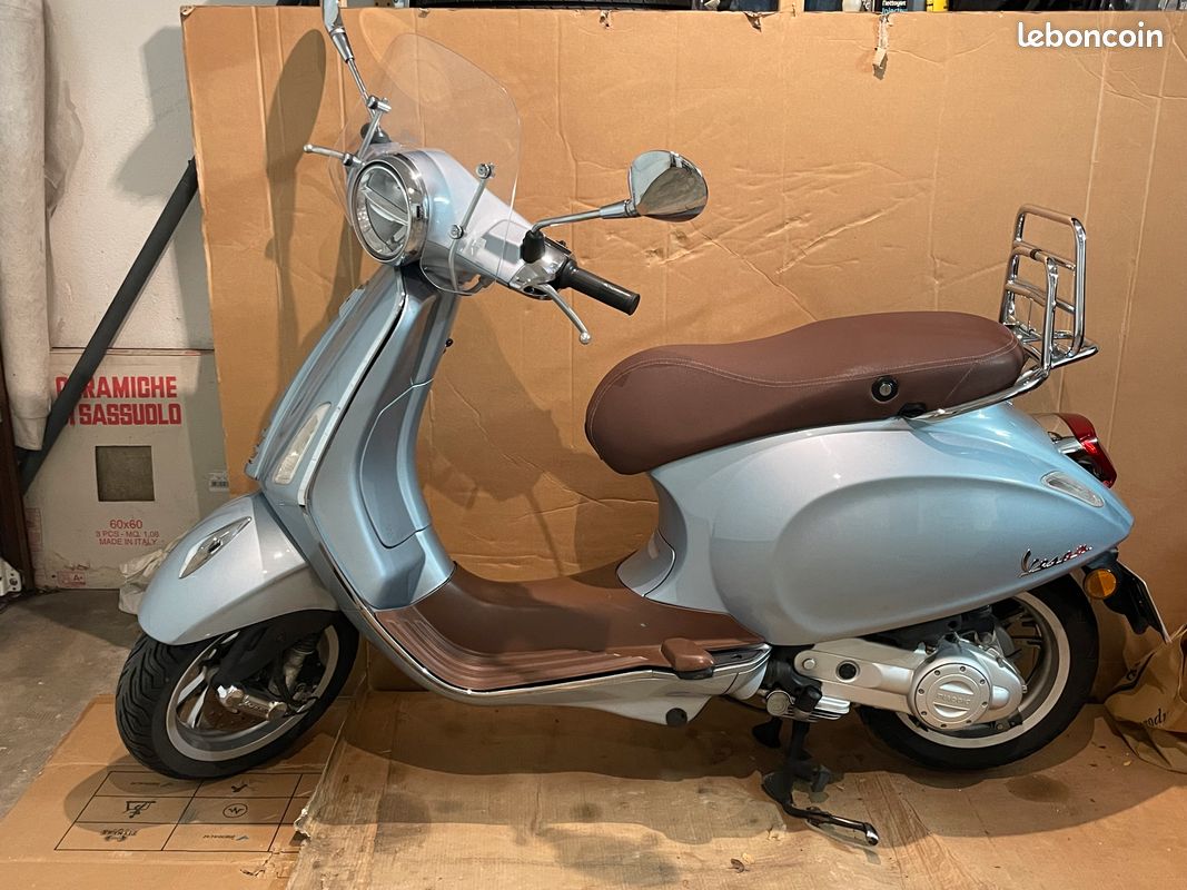 Vespa Primavera 50 1ʳᵉ main Motos