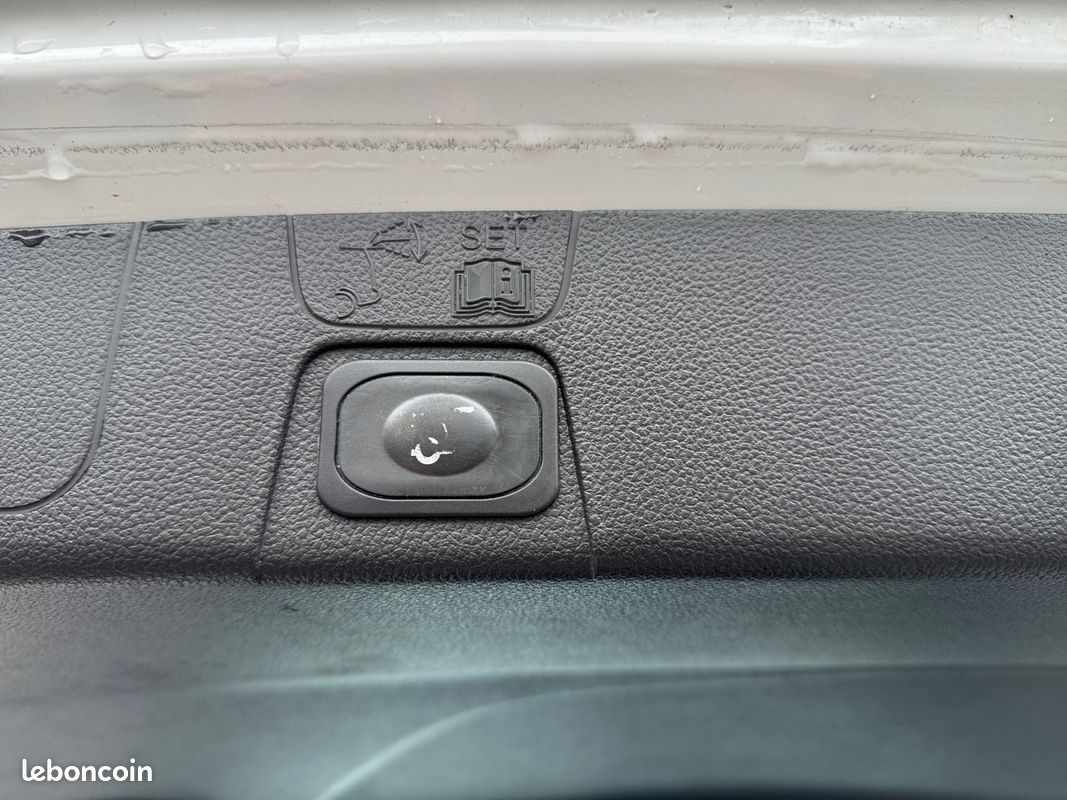 FORD C-MAX II 1.0 EcoBoost 125ch Stop&Start Titanium Régulateur Radar AR Bluetooth Garantie 12 mois (image 19)