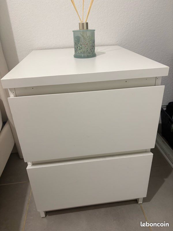 Table de chevet MALM (image 1)