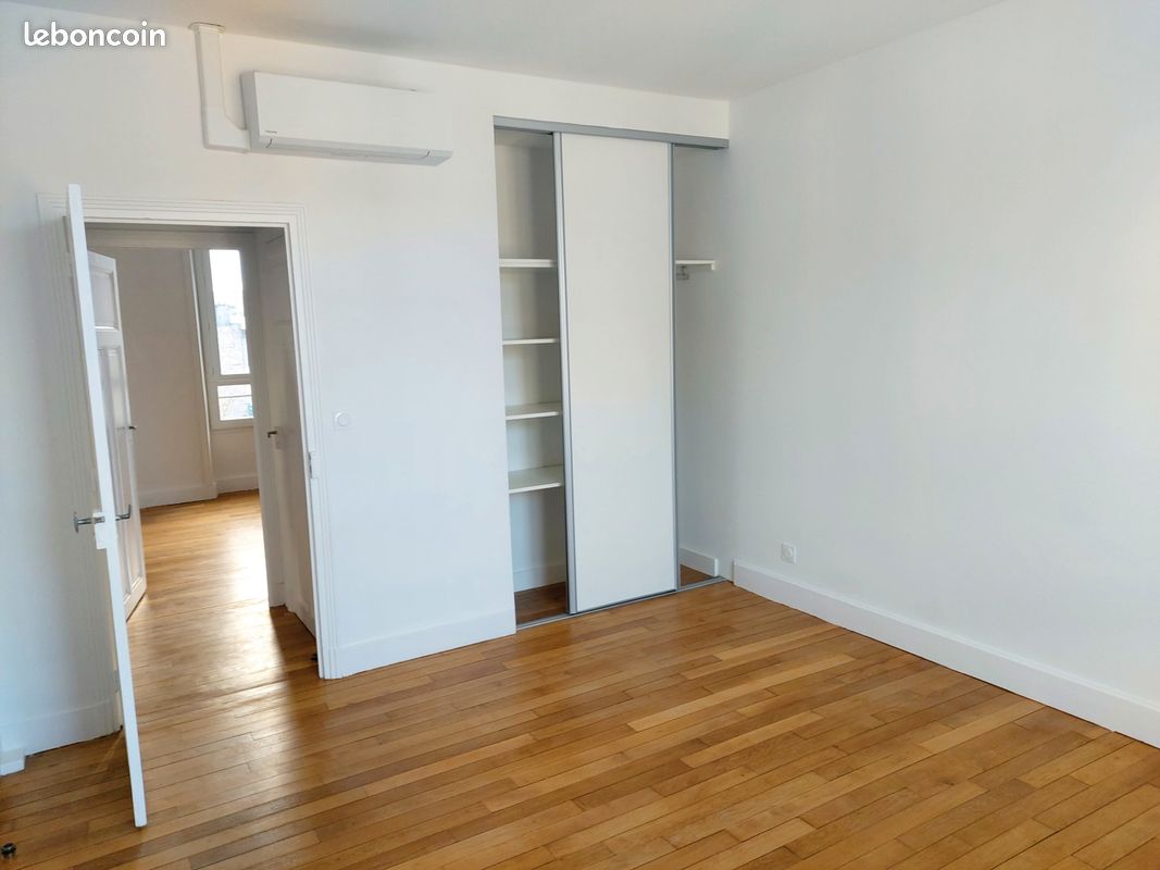 Parking 68 m² · à Brive-la-Gaillarde · 68 m² · 740 €/mois