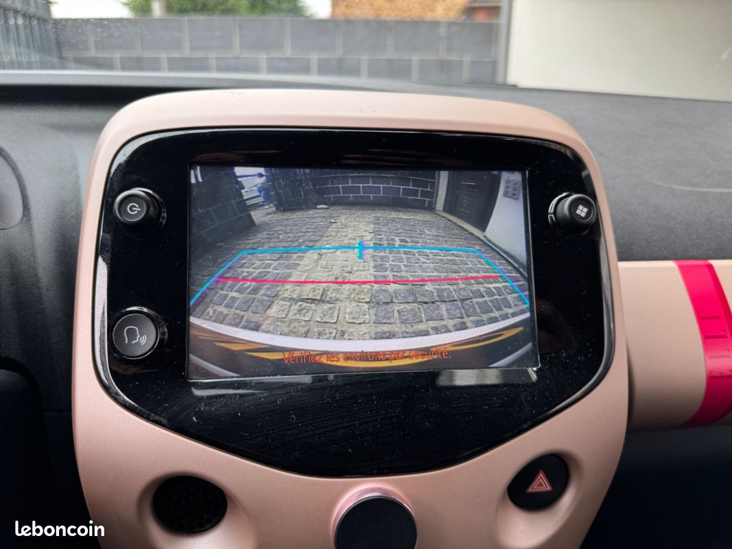 CITROEN C1 1.0 VTI 72ch ELLE | Carplay * Caméra de recul * Moteur Toyota (image 8)