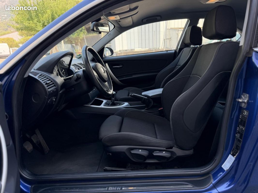 BMW SéRIE 1 COUPé 125i 3.0L 6 cylindres - Boîte manuelle - Montego Blue (image 14)