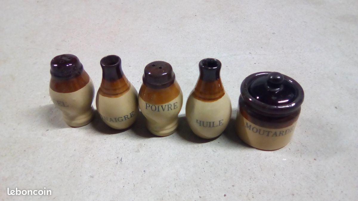 Ensemble petites carafes et bouteilles (image 1)