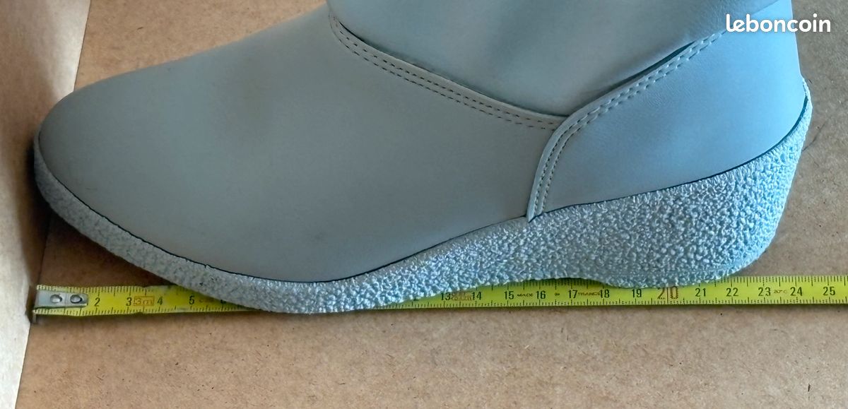 10 Bottes d'hiver fourrées femme - P.38 - Italie (image 11)