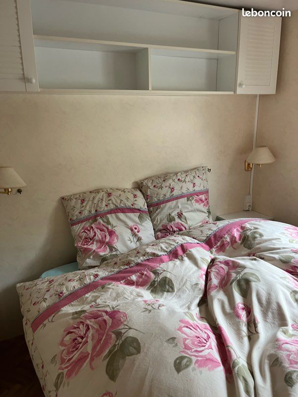 Je vends un mobilehome 10 mètre salle de bain, tout équipé, toilettes, séparées, cuisine, deux chambres, un salon, télévision extra plate, frigo four en parfait état (image 6)