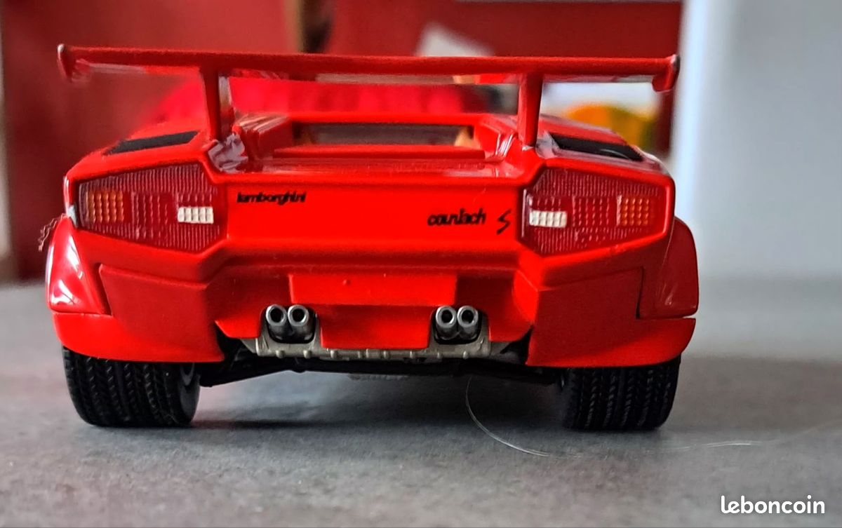 1/18 Avec défauts, Lamborghini Countach 5000 QV 1985 Rouge