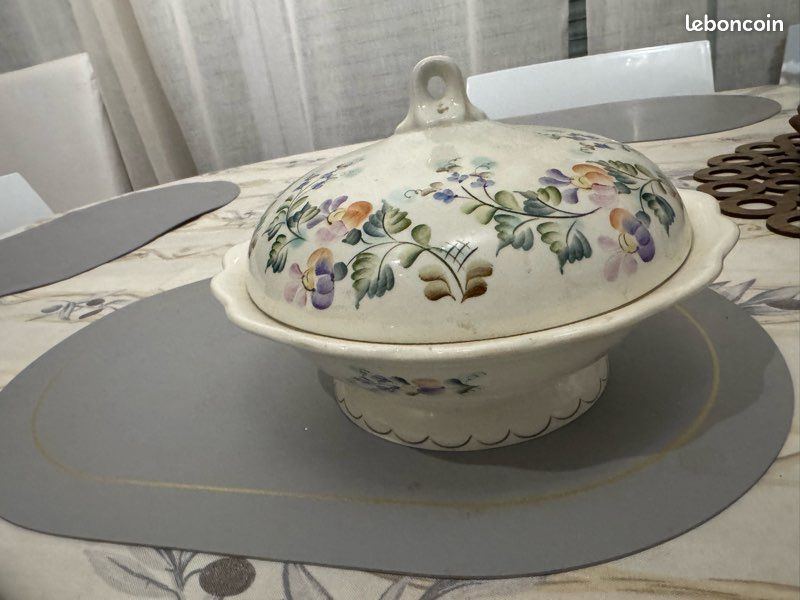 Soupière très ancienne avec son couvercle (image 1)