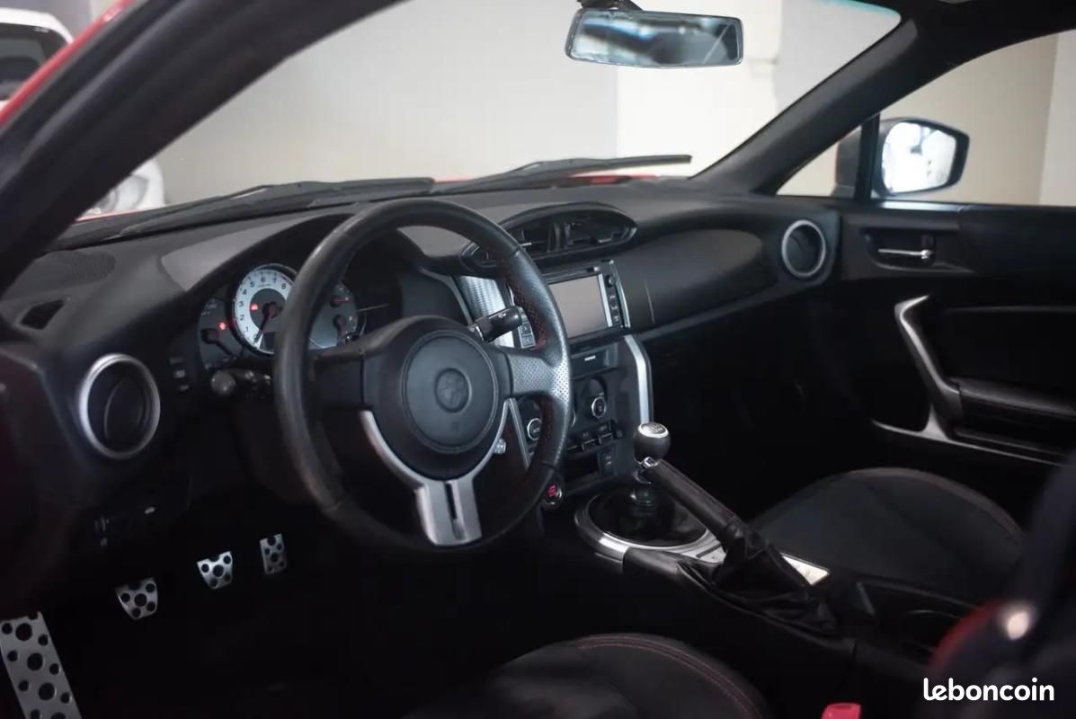 Toyota GT86 2.0 Aerokit | 200 ch BVM Kit carrosserie Aileron arrière Jantes alliage Écran multimédia (image 9)