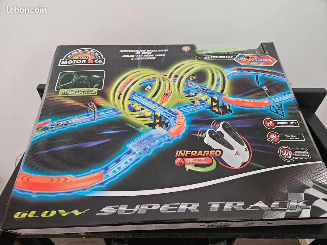 Circuit Voiture COMPLET- Glow Super Track - Très bon état - à partir de 3 ans (image 1)