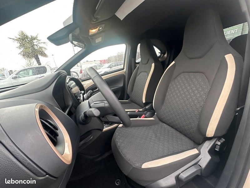 Toyota aygo x 1.0 VVT-i 72 Design (image 17)