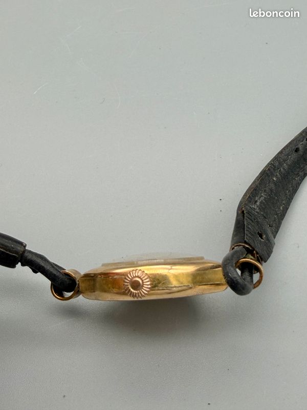 Montre vintage plaqué or en bon état général et de fonctionnement. Boîtier de 22mm (image 4)