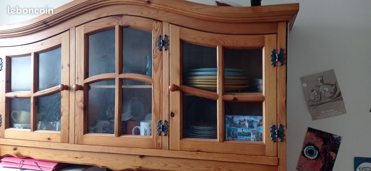 Buffet en pin (image 1)
