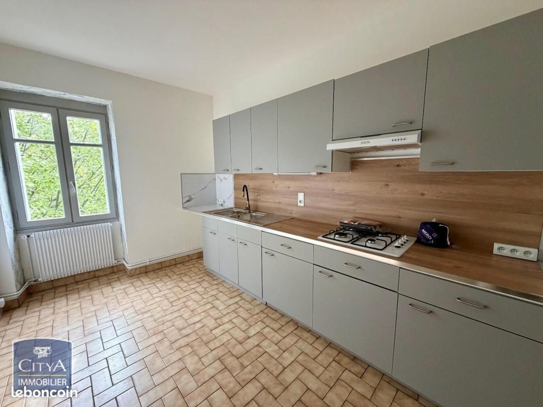 Appartement 4 pièces 91 m² · à Riom · 91 m² · 775 €
