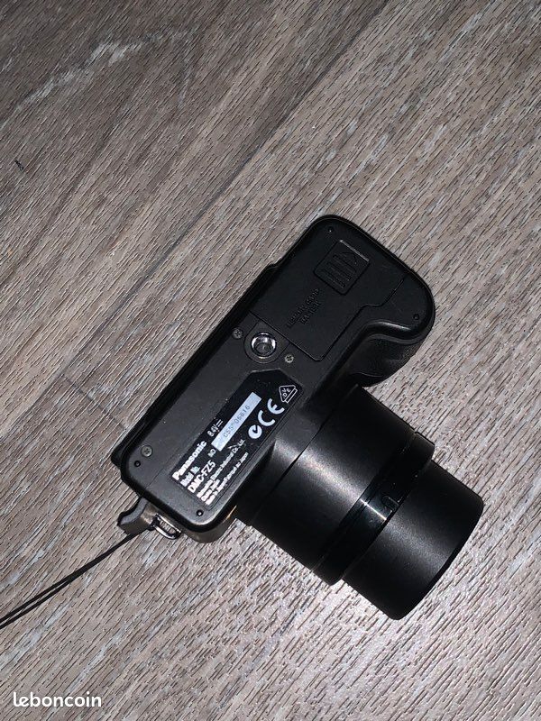 Panasonic LUMIX DMC-FZ5 Argent + 3 Accessoires – Bridge 12x Zoom