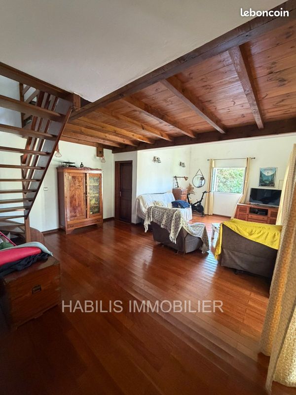 Local commercial 5 pièces 9 m² · à Saint-Denis · 9 m² · 476 €