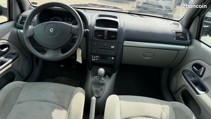 RENAULT CLIO II 1.6i 110CH LUXE PRIVILÈGE (image 5)