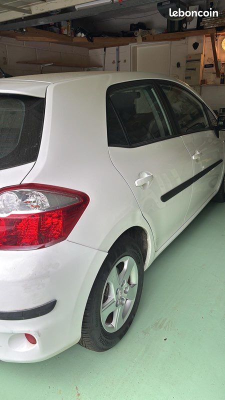 Toyota auris (image 2)