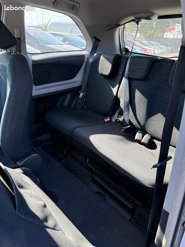 TOYOTA Yaris Luna 1.4 D-4D 90ch MOTEUR A CHAINE (image 4)