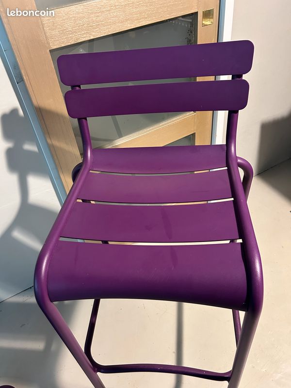 FERMOB, table mange-debout et tabourets (image 2)