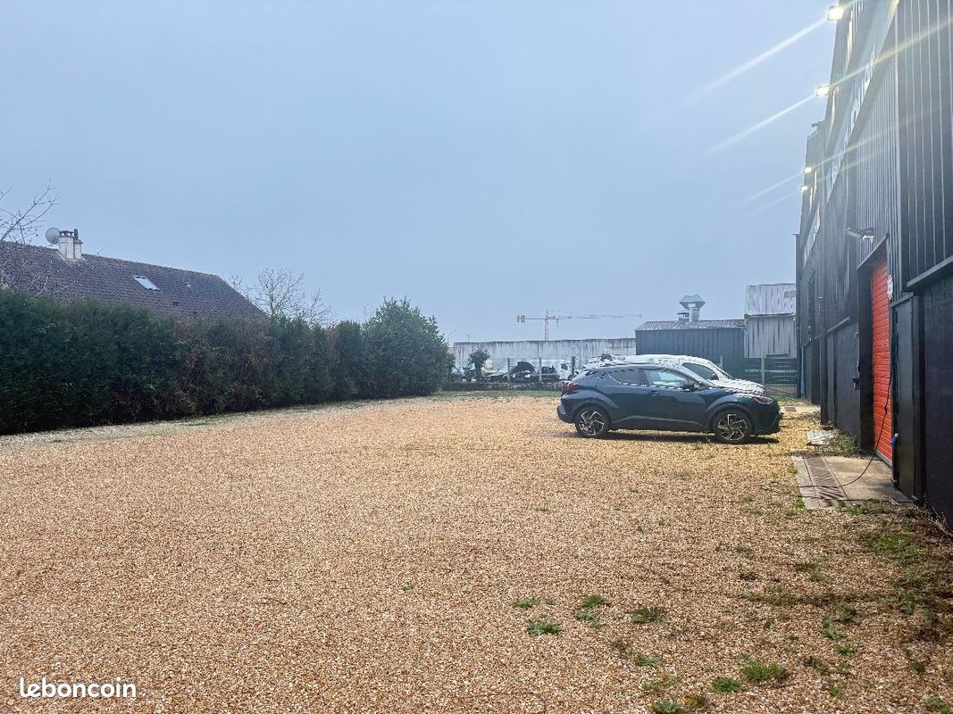 parking privé sécurisé – accès 24h/24 - à partir de 50 euros · à Vernouillet · 60 €/mois