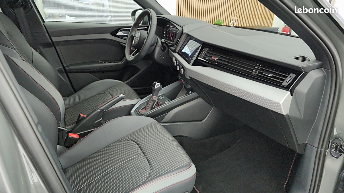 AUDI A1 Sportback 35 TFSI 150 ch S tronic 7 S Line (image 17)