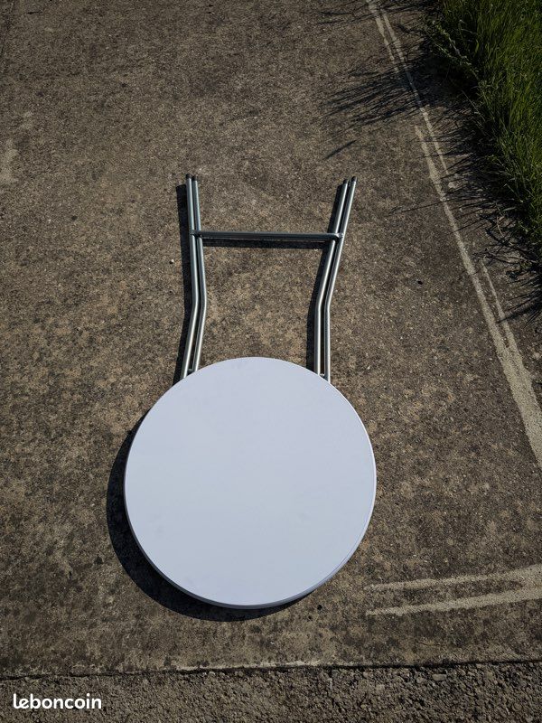 Table haute ronde blanche pliable avec housse noire (image 5)