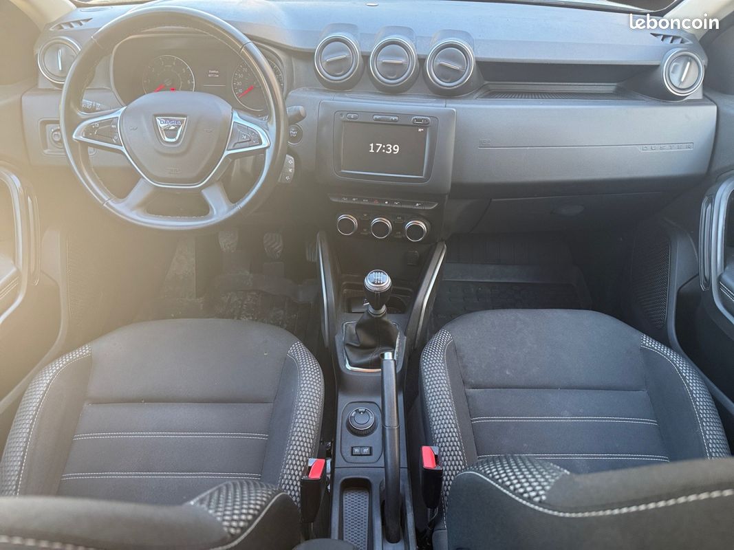 DACIA DUSTER dCi 115 4x4 Prestige excellent état gps attelage remorque caméra de recul garantie 12 mois (image 2)
