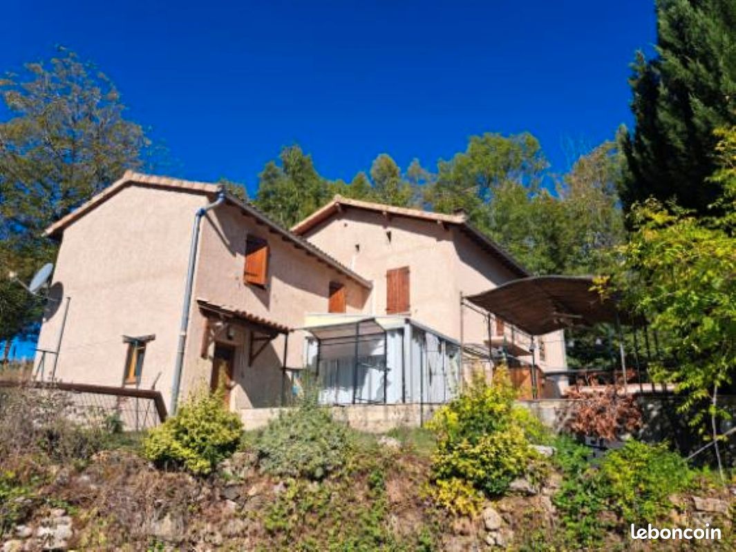 Maison 5 pièces 200 m² · à Castelnau-Durban · 200 m² · 243 800 €
