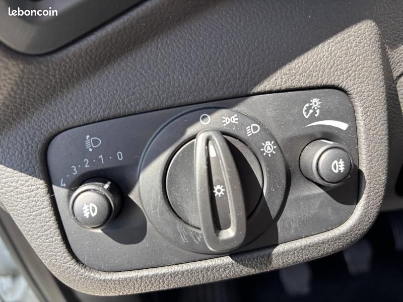 Ford C-MAX 1.0 EcoBoost 125ch Stop&Start Titanium (image 13)