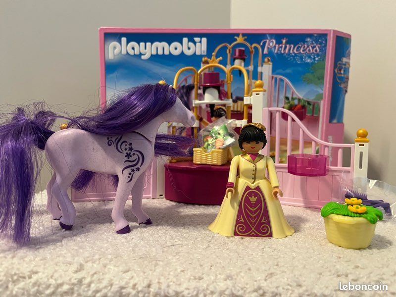 Playmobil Princesse 6855 - Écurie avec cheval à coiffer et princesse (image 1)